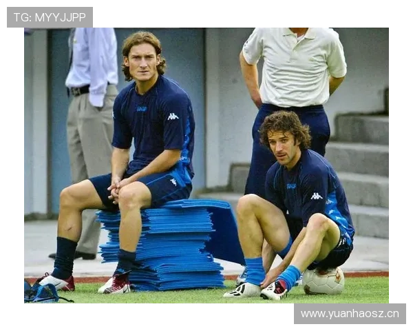 托蒂与皮耶罗在核心前腰角色下出现战术分化：前者更倚重体系组织，后者偏向个人终结