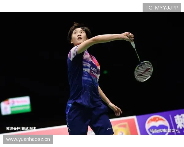 陈雨菲拿奖杯那张脸像童话，下一秒背着菜袋回家